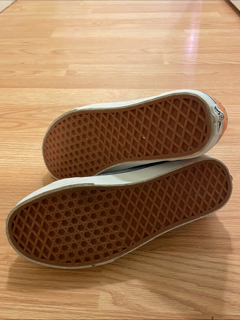 New Vans Gray Low-Top Felt Blanket Stitch Sneakers - Picture 3 of 6